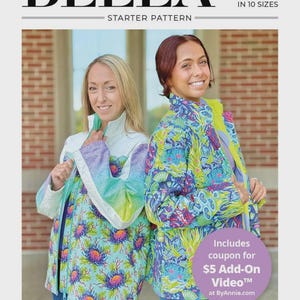 Pode incluir: Duas mulheres vestindo casacos acolchoados coloridos. Os casacos apresentam padrões florais e abstratos vibrantes em tons de azul, verde e roxo. A imagem inclui o texto "BELLA QUILT COAT" e "STARTER PATTERN". Os casacos são projetados para costureiras.