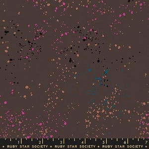 Puede incluir: Tela marrón con un diseño moteado. El patrón incluye manchas rosas, negras, turquesas y beige. El texto "RUBY STAR SOCIETY" está en la parte inferior.