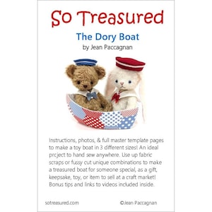 Może przedstawiać: Wzór rzemieślniczy zatytułowany "So Treasured: The Dory Boat" autorstwa Jean Paccagnan. Obraz przedstawia misia i królika w łodzi z patchworku. Tekst zawiera instrukcje i szablony.