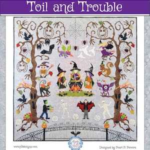 Könnte beinhalten: Ein farbenfrohes Quiltmuster mit Halloween-Thema mit Hexen, Fledermäusen, Kürbissen und einem gruseligen Wald. Der Titel des Musters lautet "Toil and Trouble" und die Designerin ist Pearl P. Pereira.