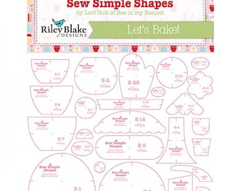 Puede incluir: Un conjunto de 14 plantillas de costura blancas con contornos rosas. Las plantillas están etiquetadas con números y letras, como E-1, E-2, E-3, etc. El texto "Sew Simple Shapes" aparece en la parte superior de la imagen, junto con el texto "Let's Bake!"