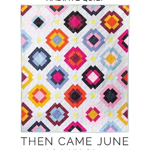 Puede incluir: Un patrón de colcha llamado "Radiate Quilt" de Then Came June. El patrón presenta un diseño geométrico colorido con cuadrados y diamantes en tonos de rojo, naranja, amarillo, azul, rosa y negro. La colcha está hecha con un fondo blanco y tiene un sutil patrón de remolino.