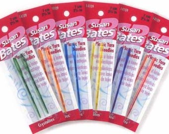 Agujas para hilo acrílico Susan Bates - 2-3/4" - EL COLOR PUEDE VARIAR