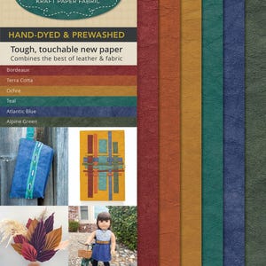 以下が含まれることがあります： Kraft-Tex® クラフトペーパーファブリックは、ボルドー、テラコッタ、オークル、ティール、アトランティックブルー、アルパイングリーンの6色展開です。各シートのサイズは8 1/2インチ×11インチです。深みのある豊かな色合いが特徴です。