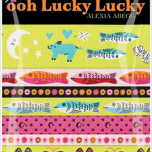 Op de afbeelding: Ontwerper lintpakket met diverse patronen. Het bovenste lint heeft de tekst "Designer Ribbon Pack" en "Ooh Lucky Lucky". Andere linten tonen vissen, vlinders en sterren.