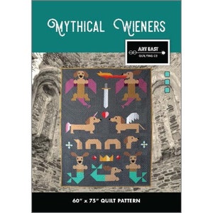 Peut inclure: Un modèle de courtepointe avec un motif fantaisiste de teckels habillés en créatures mythologiques. Le motif comprend une licorne, un dragon, une sirène et un chevalier. Le motif est intitulé "Mythical Wieners" et mesure 60 pouces par 75 pouces.