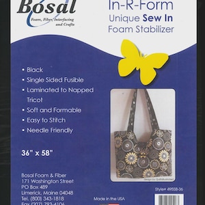 Puede incluir: Un paquete azul y blanco de estabilizador de espuma Bosal In-R-Form. El paquete presenta una mariposa amarilla y un diseño de bolso de mano de muestra. El estabilizador mide 91 cm x 147 cm y es negro, de una sola cara, fusible y fácil de coser.