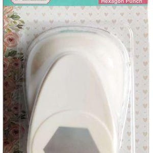 May include: White hexagon punch on a floral patterned background. The punch is 3.8 cm wide and 3.3 cm long. The packaging includes the text "Dress my craft" and "Hexagon Punch".