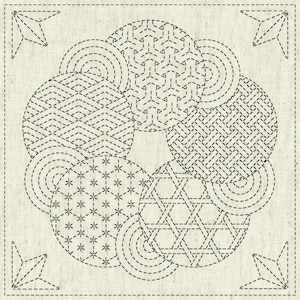 Può includere: Uno sfondo in tessuto beige con un disegno cucito di cerchi sovrapposti. Ogni cerchio presenta un diverso motivo geometrico, tra cui una stella, un motivo a rombi e una serie di cerchi concentrici.