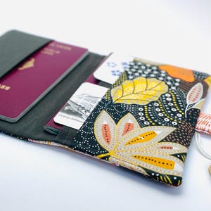 Reisepasshülle HERBSTBLÄTTER Hülle für Ausweise und Pässe genäht Reiseetui Organizer