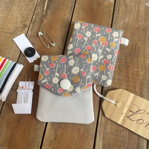 Nähset für Unterwegs FLOWER Reisenähset Reparaturset Täschchen Blumen Geschenk