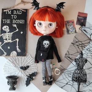 Conjunto de punto para muñeca Blythe: suéter de angora, bolso y botas.