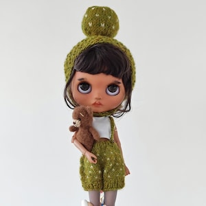 Knitted shorts for blythe - blythe outfit - clothes for the blythe - outfit for doll - blythe doll - blythe jumper - blythe shorts