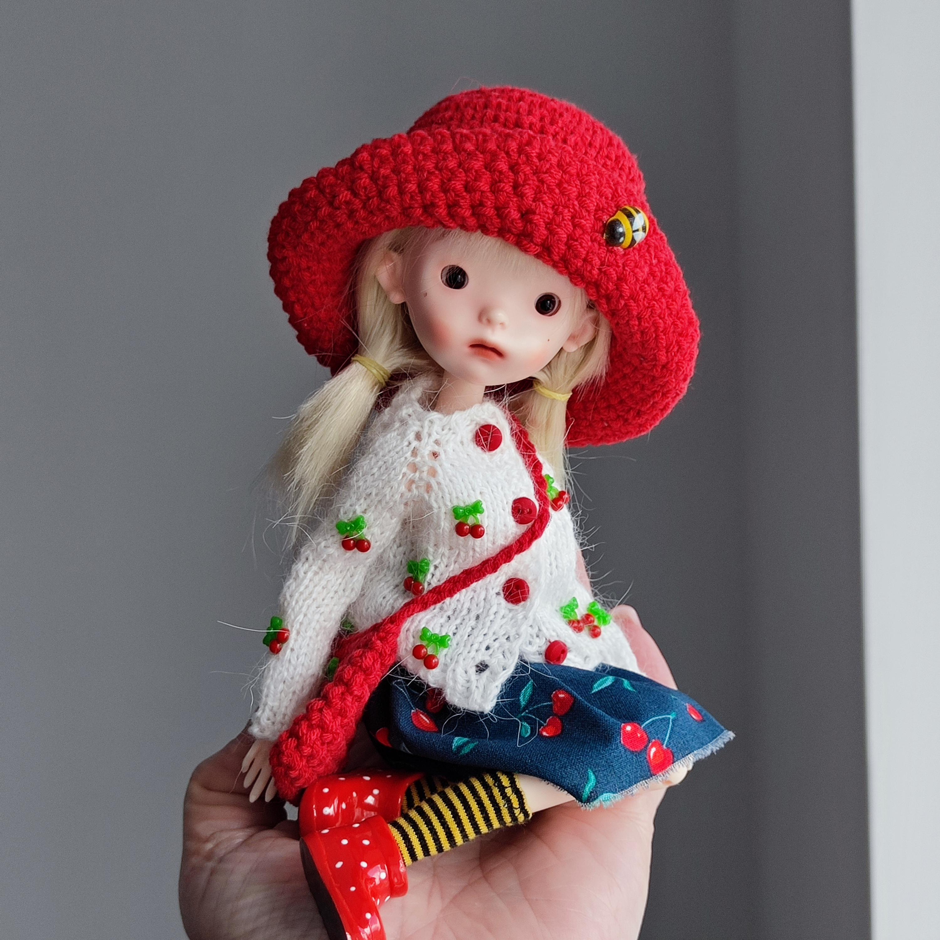 ぬいぐるみ・人形・置物 ふわふわぶどう帽子のニットドール