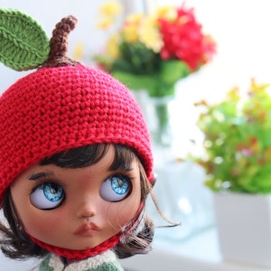 Apple hat - Crochet hat for blythe - blythe outfit - clothes for the blythe - hat for doll - blythe doll - blythe doll