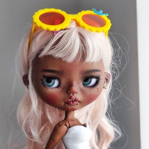 Blythe Doll Glasses: Stylish Doll Accessory
