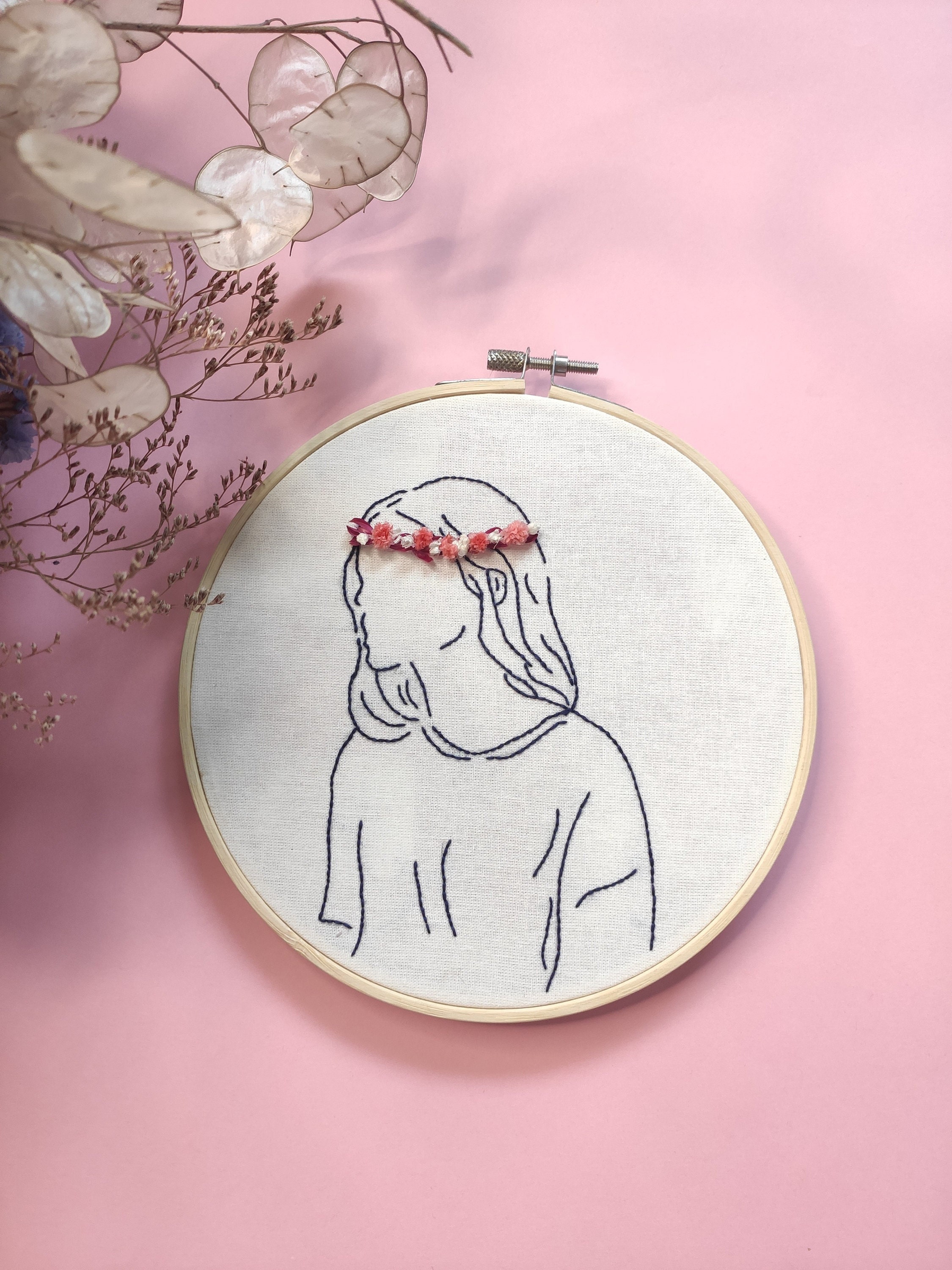 Broderie Femme One Line avec Fleurs Séchées Faite Main