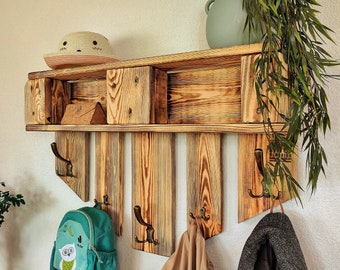 Wooden wardrobe with shelf, wall-mounted wardrobe made of pallets with 5 coat hooks, hat rack, wall shelf, entrance area, pallet wardrobe, pallet furniture