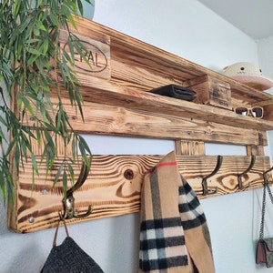 Wooden wardrobe made of pallet with suspension including 5 coat hooks, pallet wardrobe, wall shelf, vintage shelf with hooks, pallet furniture