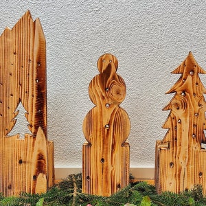 Eingangsdeko aus Paletten-Holz beflammt Weihnachtsdekoraion Türdeko Holzfigur Weihnachten Holz-Deko Berge-Schneemann-Tannenbaum aus Holz