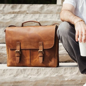 Sac messager en cuir marron personnalisé pour homme avec sac à bandoulière en cuir pour ordinateur portable, cadeaux de fin d'études, cadeau de Noël pour lui