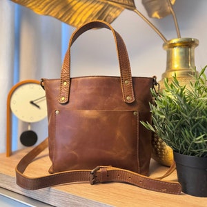 Mini sac fourre-tout en cuir véritable | bandoulière personnalisé | Petit sac à main en cuir avec poche à glissière et bandoulière | Mini sac à main