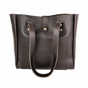 Fourre-tout en cuir pour femme, sac fourre-tout personnalisé en cuir pleine fleur avec poche extérieure à bouton-pression, sac seau monogramme, cadeaux de Noël pour elle