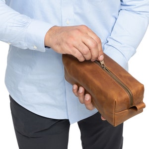 Trousse de toilette en cuir personnalisée, trousse de toilette en cuir personnalisée, trousse de rasage, trousse de voyage, cadeau de garçon d'honneur, cadeaux pour homme, monogramme de trousse de toilette pour homme