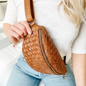Leather Belt Bag For Women Personalised Bum Bag For Travelling Full Grain Leather Fanny Pack Woven Leather Crossbody Bags For Her Brązowy