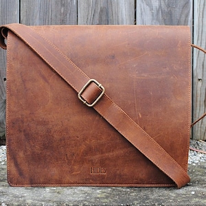 Sac messager en cuir pour homme, sac à bandoulière personnalisé pour MacBook en cuir pour homme, cadeaux de Noël d'anniversaire en cuir, meilleur cadeau pour homme, fait main