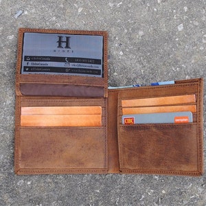 Cartera personalizada para hombre, billetera plegable de cuero marrón con grabado personalizado, billetera con monograma para hombre, regalos de Navidad para él y su esposo.