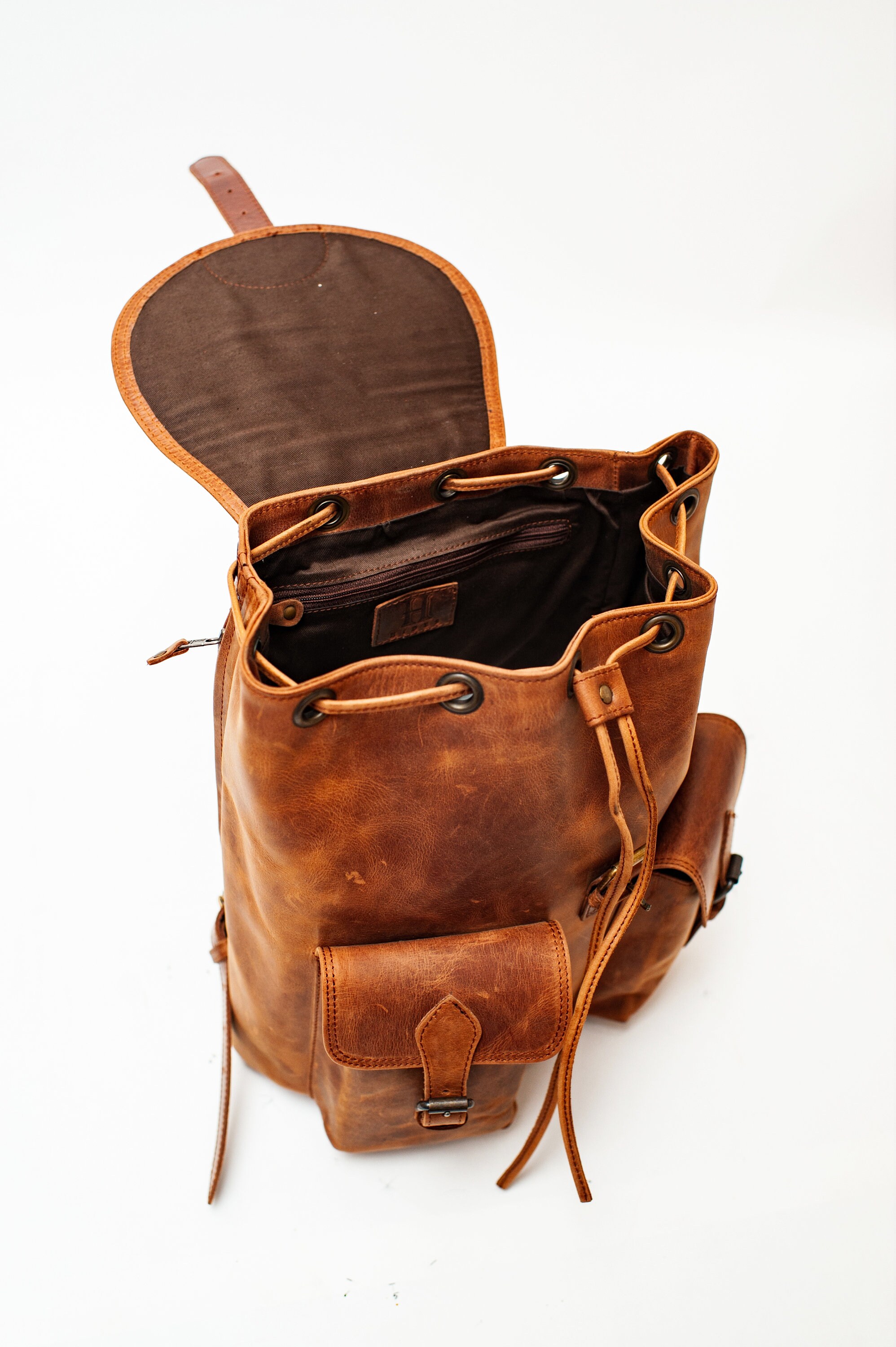レザー製ブラウンバックパック ヘルツ レザー製ブラウンバックパック