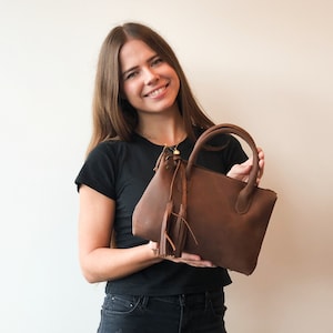 Sac à main en cuir, sac fourre-tout minimaliste à bandoulière, sac à bandoulière en cuir pleine fleur, cadeaux d'anniversaire en cuir pour elle, Saint-Valentin