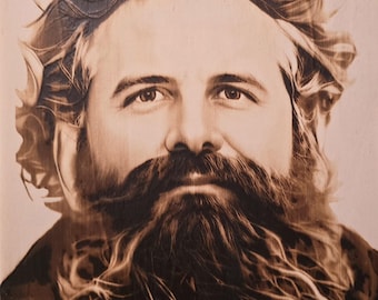 Adem Jashari albanische kosovarische Held auch mit Spitznamen Baca Adem bekannt, auf Holz gebranntes Pyrographiebild A4 Größe