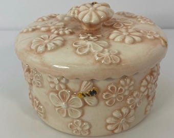 Arnel’s Pink Daisy Bumble Bee Trinket Box Floral Ceramic Jewelry Dish