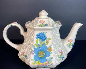 Sadler England Windsor Octagonal Blue Floral Basket Weave Lattice Teapot