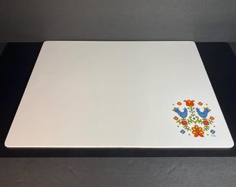 1975 Corning Ware Country Festival Counter Saver Glass Cutting Board