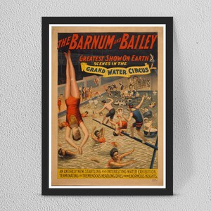 Könnte beinhalten: Vintage-Plakat für die größte Show der Welt von Barnum und Bailey, mit einer Szene aus dem Grand Water Circus. Das Plakat zeigt einen Taucher, der einen Kopfsprung in ein Schwimmbecken macht, umgeben von anderen Artisten und Zuschauern.