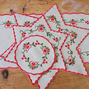 VINTAGE EMBROIDERED Plauener Spitze Christmas Heart Tablecloths from GDR, Germany 1970s - Excellent Vintage Mint Condition