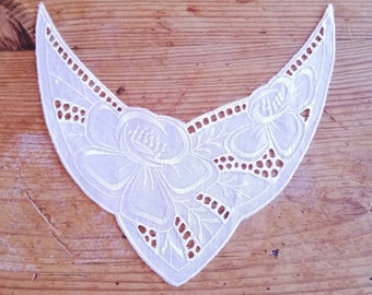 Beautiful Vintage Floral Eyelet Embroidered Cotton Collar/Insert Décor - Made in former GDR, Germany - Pristine Quality