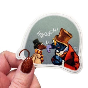 Rizzo + Gonzo Smooch (Opowieść wigilijna Muppetów) | Naklejka winylowa 3", Boże Narodzenie, Smooch, Rizzo Szczur, Gonzo Wielki