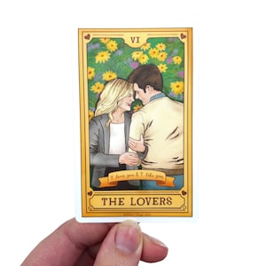 Adesivo de vinil de 10 cm para carta de tarô "Os Amantes" de Ben Wyatt e Leslie Knope | Parques e Recreação, Adesivo de vinil fosco com design de tarô