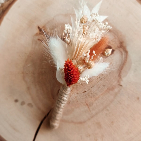 Boutonnière en fleurs séchées