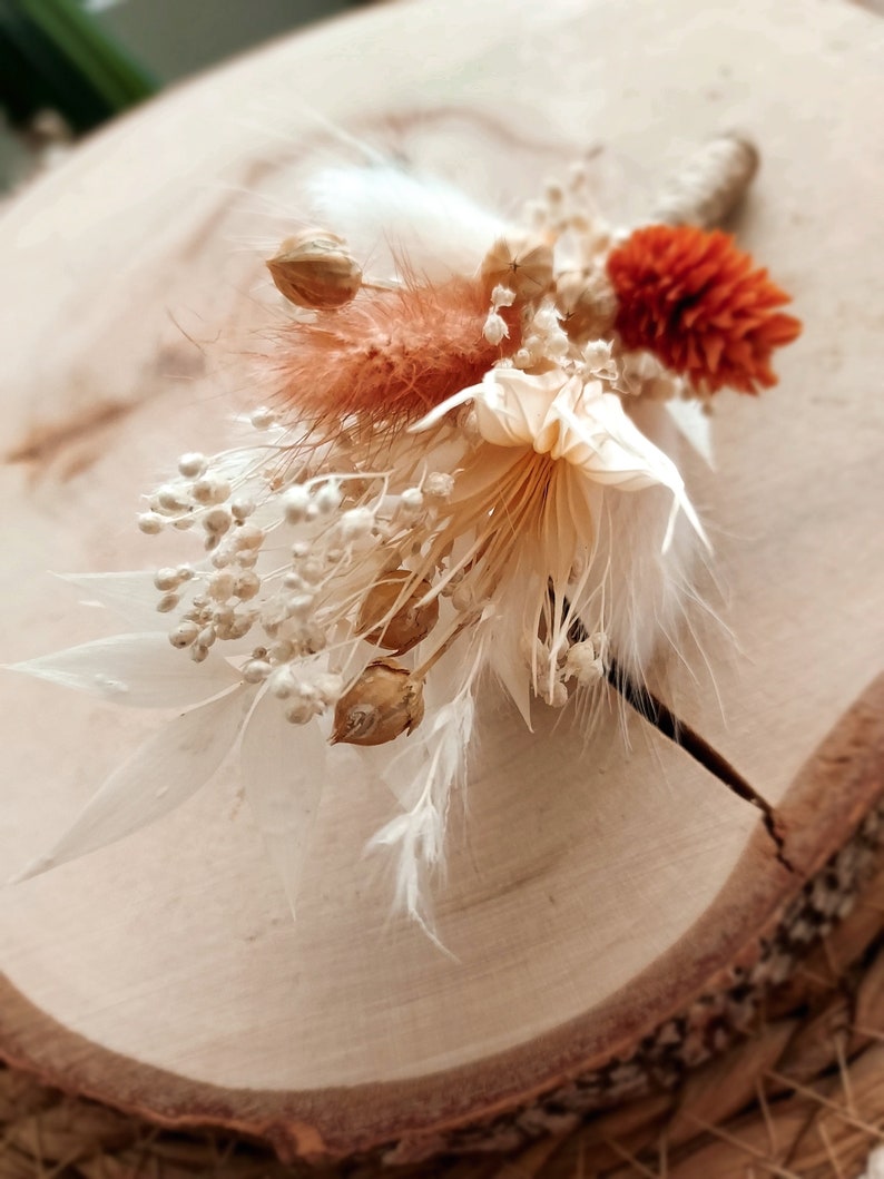 Boutonnière en fleurs séchées image 6