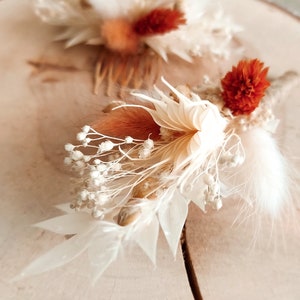 Boutonnière en fleurs séchées image 4