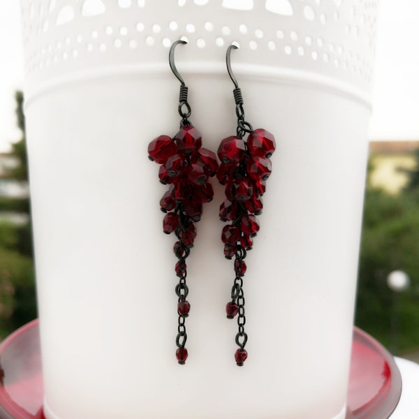 Red dangle earrings, Drop earrings, Crystal cluster earrings, Garnet earrings, Handmade earrings, Red jewelry, Boho jewelry, Made in Italy