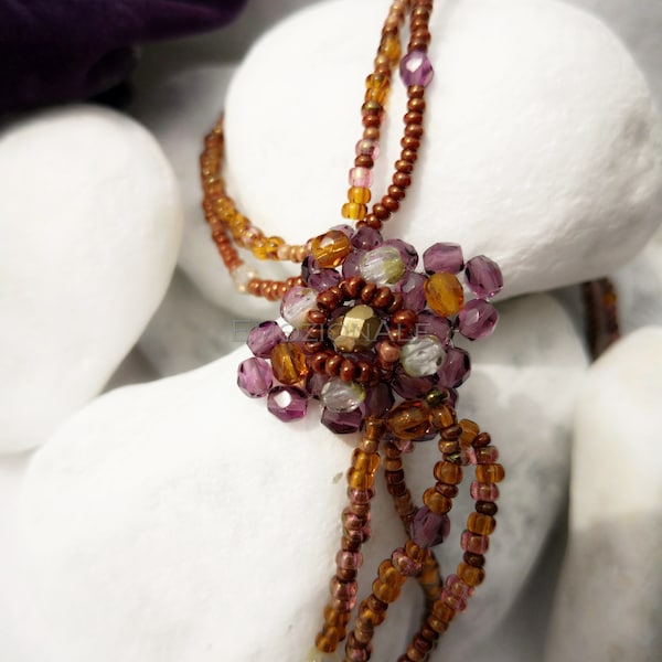 Collana boho con pendente in pizzo di cristallo Ceco, Collana girocollo fatta a mano con perline di vetro e cristallo, Collana marrone viola