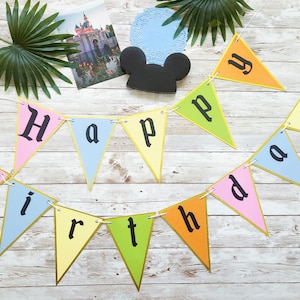 Vintage Style Disney Happy Birthday Banner - Party Zubehör Geburtstag Dekoration Hintergrund Pastell Retro Wimpel Flagge Main Street Magic Kingdom