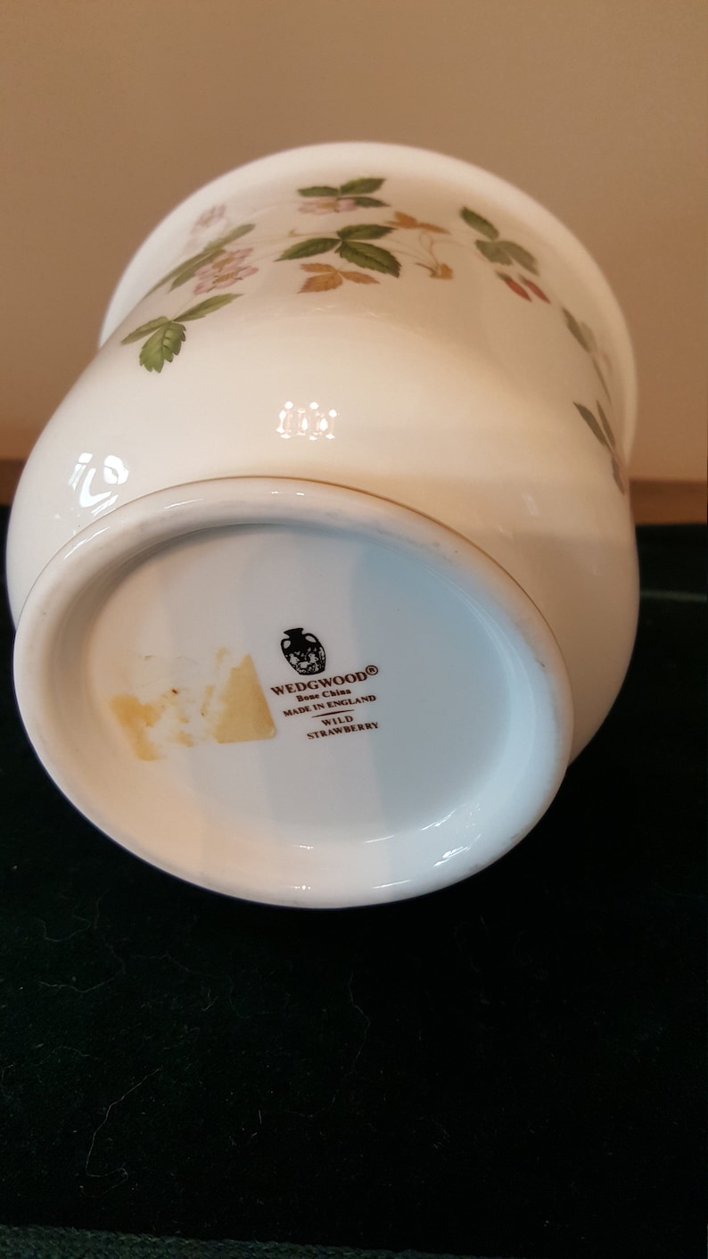REDUCED Made in England Vintage WEDGEWOOD COLLECTION Authentic Wedgewood Marked All Pieces. Wild Strawberry Bone China 7 Pieces