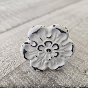 Cast Iron Flower Knobs, Rustic White Drawer Knobs, Distressed Knobs, Farmhouse Handles, Dresser Drawer Pulls, Rustic Desk Cabinet, 1.5"